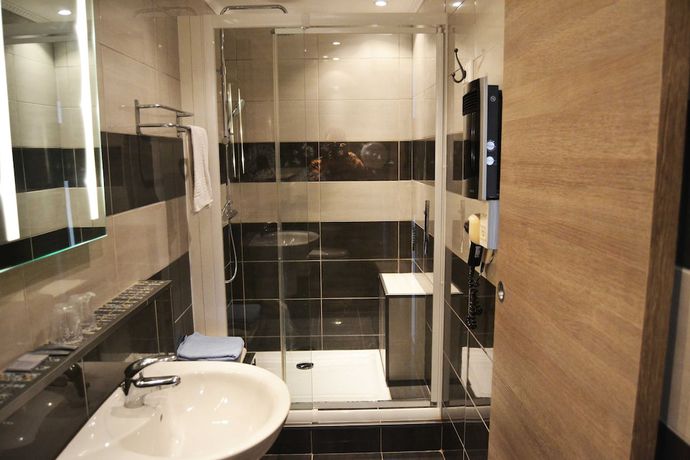 Imagen de la habitación del Hotel H&ocirc;tel Le Dauphin Bleu. Foto 10