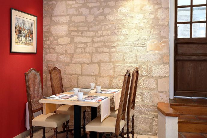 Imagen del bar/restaurante del Hotel Hôtel Le Dauphin. Foto 10