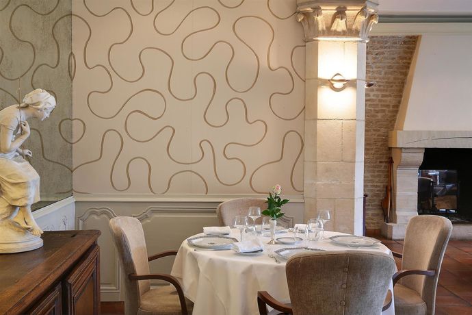 Imagen del bar/restaurante del Hotel Hôtel Le Dauphin. Foto 11