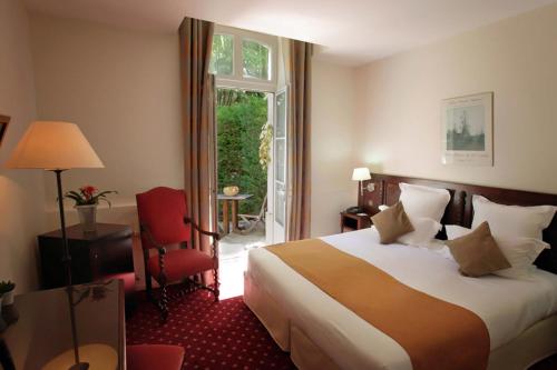 Imagen de la habitación del Hotel H&ocirc;tel Le Donjon - C&oelig;ur de la Cit&eacute; M&eacute;di&eacute;vale. Foto 7