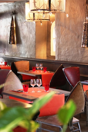 Imagen del bar/restaurante del Hotel Hôtel Le Donjon - Cœur de la Cité Médiévale. Foto 3