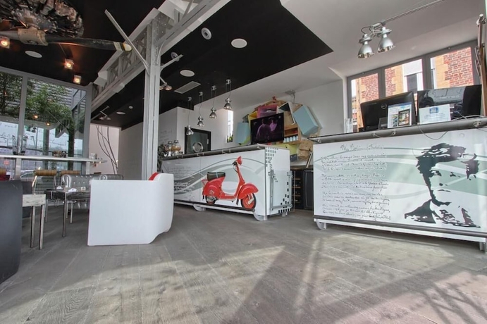 Imagen del bar/restaurante del Hotel Hôtel Le Dormeur du Val. Foto 3