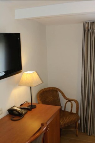 Imagen de la habitación del Hotel H&ocirc;tel Le Fournil. Foto 12