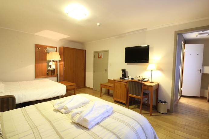 Imagen de la habitación del Hotel H&ocirc;tel Le Fournil. Foto 14