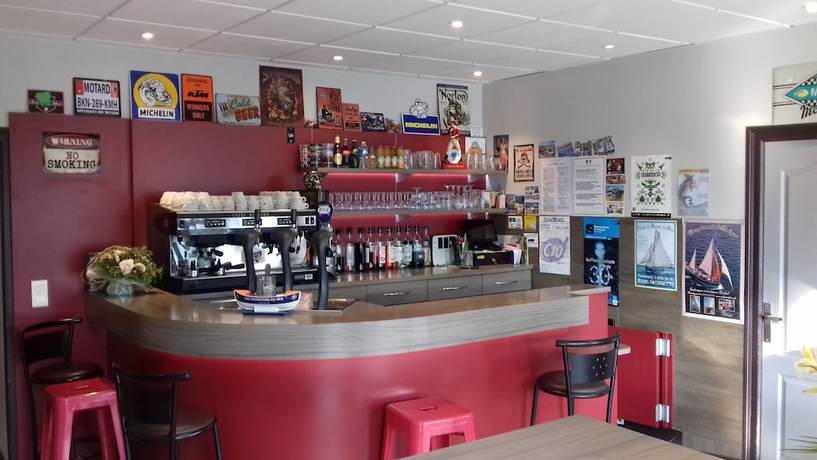 Imagen del bar/restaurante del Hotel H&ocirc;tel Le Goas Plat. Foto 2