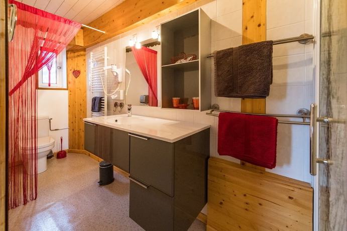 Imagen de la habitación del Hotel H&ocirc;tel Le Grand Truc. Foto 12