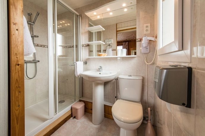 Imagen de la habitación del Hotel H&ocirc;tel Le Grand Truc. Foto 14