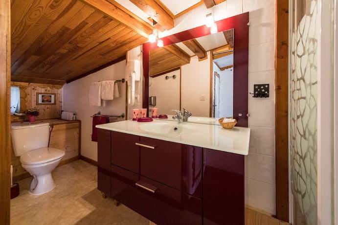 Imagen de la habitación del Hotel H&ocirc;tel Le Grand Truc. Foto 16