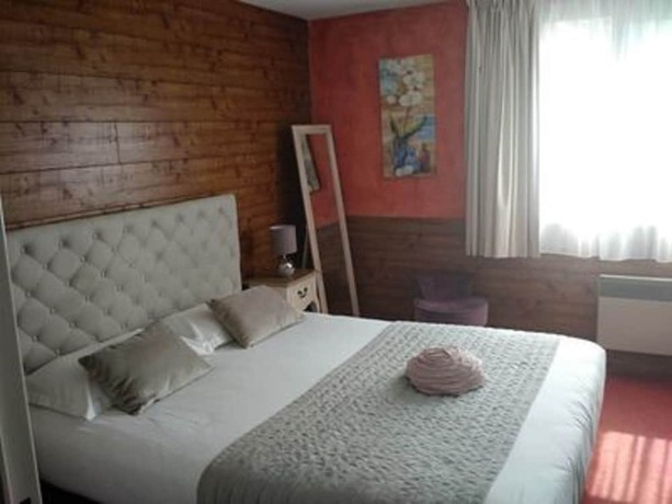 Imagen de la habitación del Hotel H&ocirc;tel Le Lac, Embrun. Foto 2