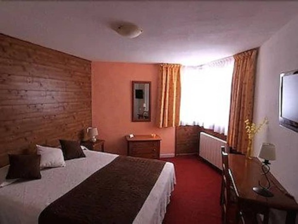 Imagen de la habitación del Hotel H&ocirc;tel Le Lac, Embrun. Foto 9