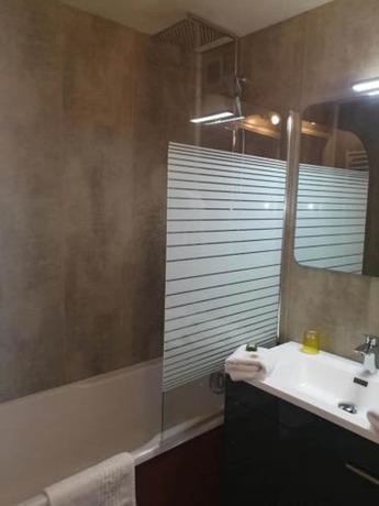 Imagen de la habitación del Hotel H&ocirc;tel Le Lac, Embrun. Foto 12
