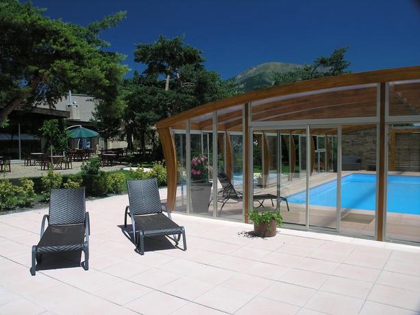 Imagen de la piscina del Hotel H&ocirc;tel Le Lac, Embrun. Foto 20