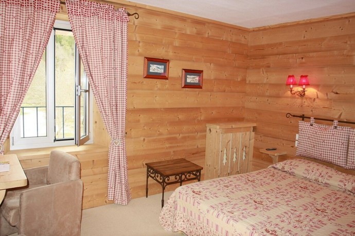 Imagen de la habitación del Hotel H&ocirc;tel Le Lac, Le V&eacute;zenay. Foto 12