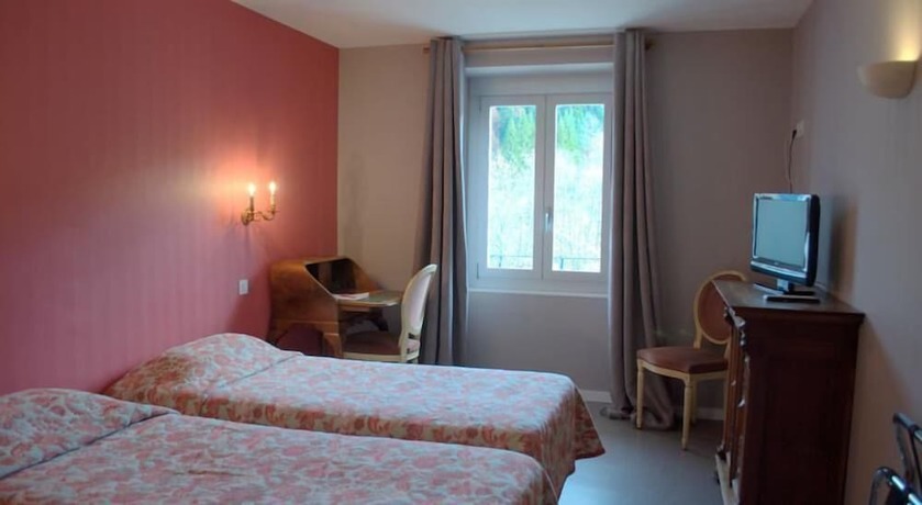 Imagen de la habitación del Hotel H&ocirc;tel Le Lac, Le V&eacute;zenay. Foto 17