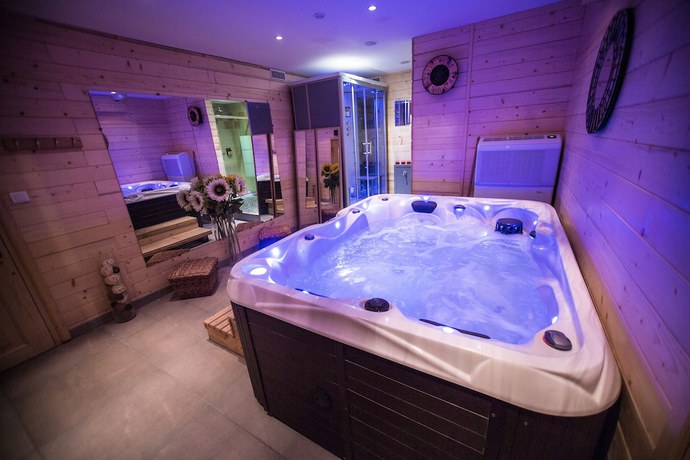 Imagen de la piscina del Hotel H&ocirc;tel Le Loup Blanc. Foto 19