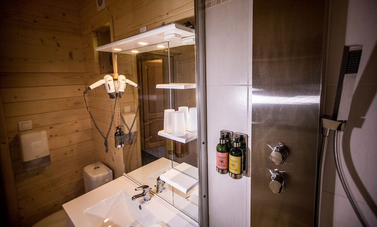 Imagen de la habitación del Hotel H&ocirc;tel Le Loup Blanc. Foto 15