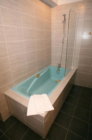 Imagen de la habitación del Hotel H&ocirc;tel Le Louvre, Cherburgo-Octeville. Foto 5