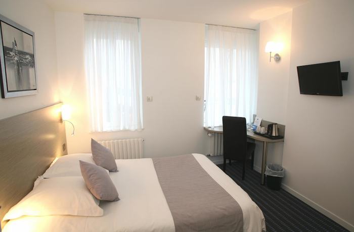 Imagen de la habitación del Hotel H&ocirc;tel Le Louvre, Cherburgo-Octeville. Foto 6
