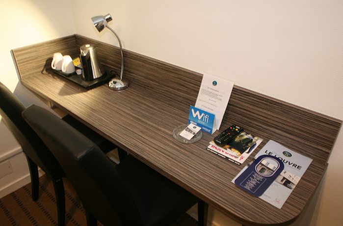 Imagen de la habitación del Hotel H&ocirc;tel Le Louvre, Cherburgo-Octeville. Foto 8