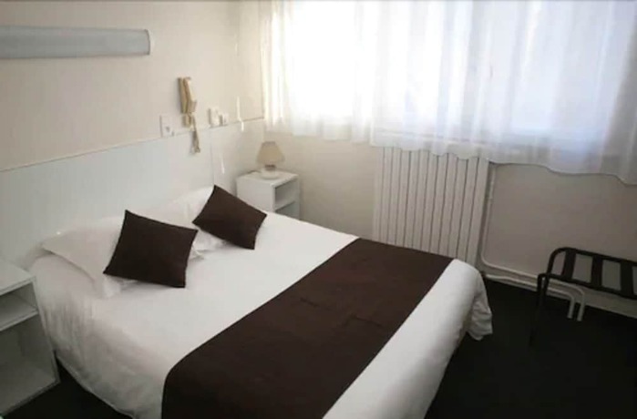 Imagen de la habitación del Hotel H&ocirc;tel Le Louvre, Cherburgo-Octeville. Foto 18
