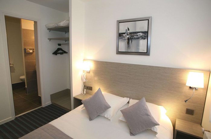 Imagen de la habitación del Hotel H&ocirc;tel Le Louvre, Cherburgo-Octeville. Foto 19