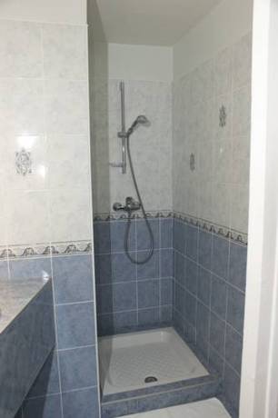 Imagen de la habitación del Hotel Hôtel Le Lyon Bron. Foto 6