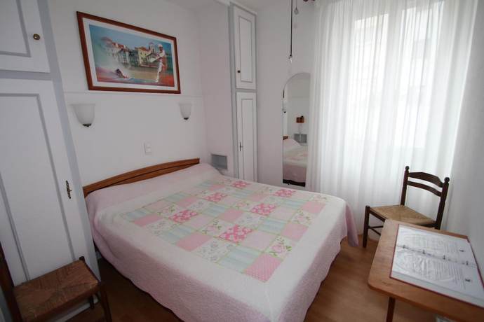 Imagen de la habitación del Hotel H&ocirc;tel Le Magenta. Foto 9