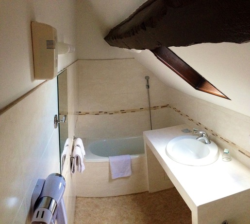 Imagen de la habitación del Hotel H&ocirc;tel Le Magenta. Foto 14
