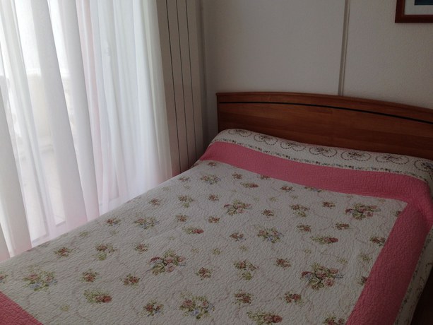Imagen de la habitación del Hotel H&ocirc;tel Le Magenta. Foto 16