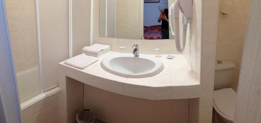 Imagen de la habitación del Hotel H&ocirc;tel Le Magenta. Foto 20