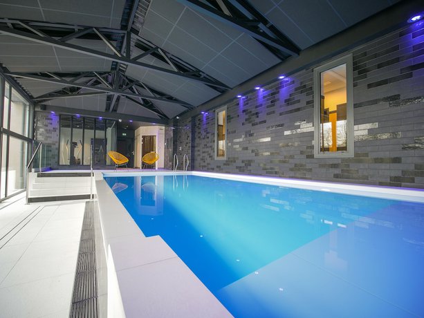 Imagen de la piscina del Hotel H&ocirc;tel Le Magic and Spa. Foto 19