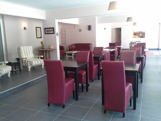 Imagen de los interiores del Hotel H&ocirc;tel Le Marina. Foto 18