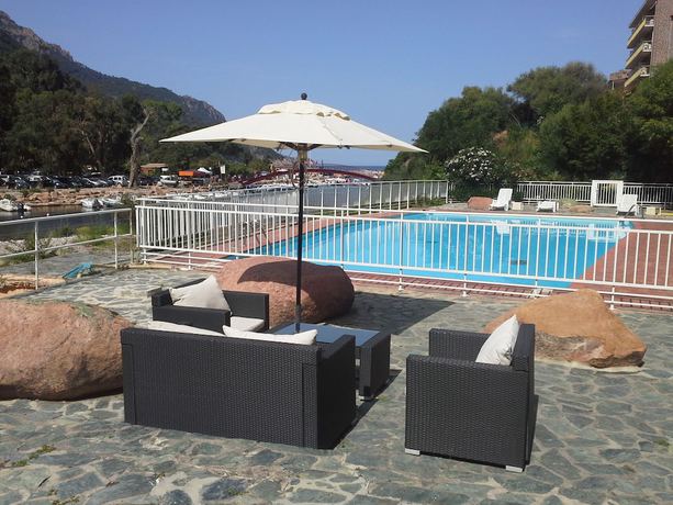 Imagen de la piscina del Hotel H&ocirc;tel Le Marina. Foto 20