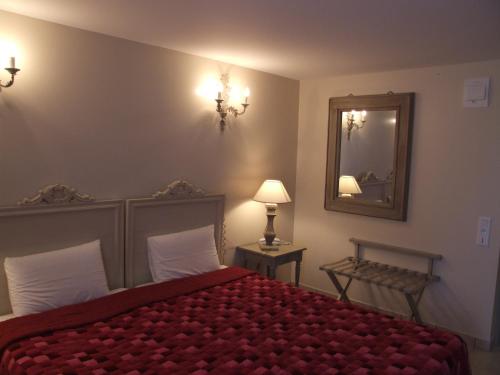 Imagen de la habitación del Hotel H&ocirc;tel Le Martray. Foto 5