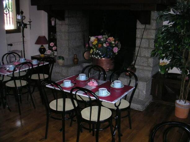 Imagen general del Hotel H&ocirc;tel Le Mas Fleuri. Foto 12