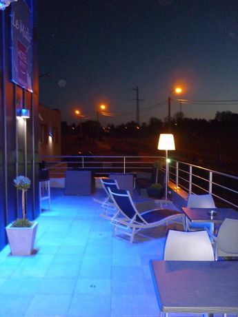 Imagen de la piscina del Hotel H&ocirc;tel Le Midi. Foto 20