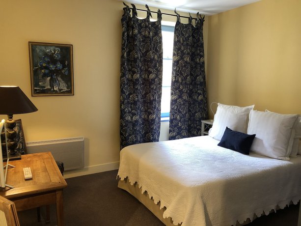 Imagen de la habitación del Hotel H&ocirc;tel Le Moulin de la Beune. Foto 13