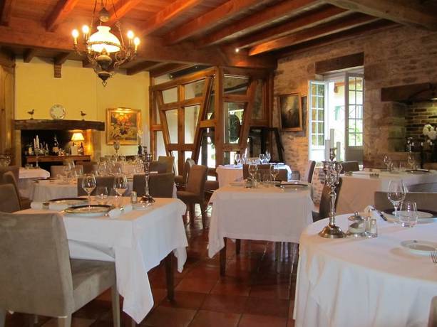 Imagen del bar/restaurante del Hotel H&ocirc;tel Le Moulin de la Beune. Foto 3