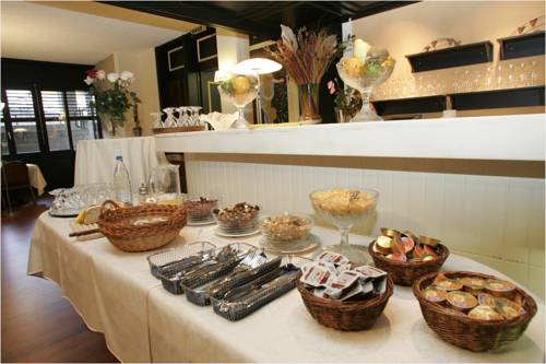 Imagen de la habitación del Hotel H&ocirc;tel Le National, Del&eacute;mont. Foto 2