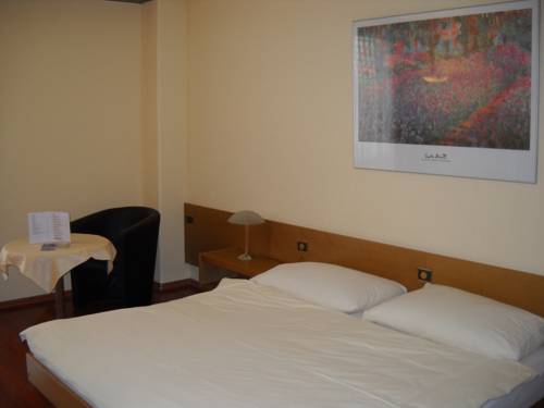 Imagen de la habitación del Hotel H&ocirc;tel Le National, Del&eacute;mont. Foto 7