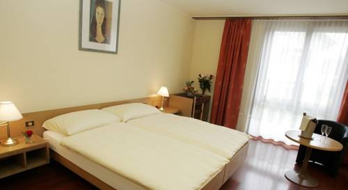 Imagen de la habitación del Hotel H&ocirc;tel Le National, Del&eacute;mont. Foto 10
