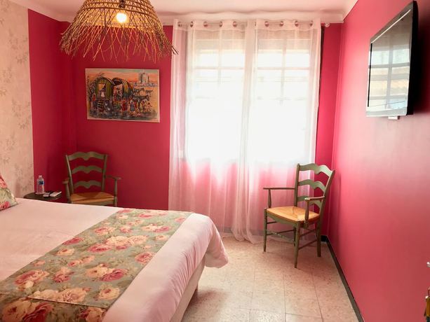 Imagen de la habitación del Hotel H&ocirc;tel Le Neptune en Camargue. Foto 3