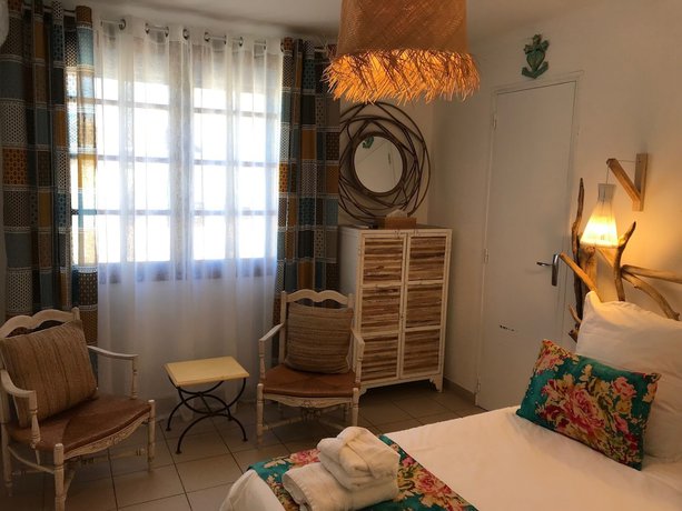 Imagen de la habitación del Hotel H&ocirc;tel Le Neptune en Camargue. Foto 10