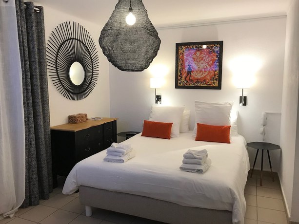 Imagen de la habitación del Hotel H&ocirc;tel Le Neptune en Camargue. Foto 13