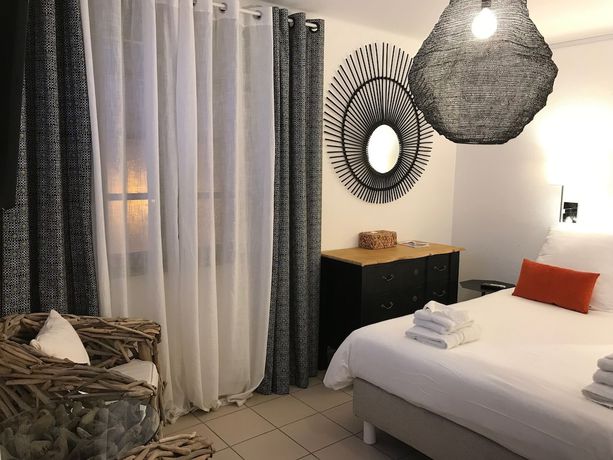 Imagen de la habitación del Hotel H&ocirc;tel Le Neptune en Camargue. Foto 14