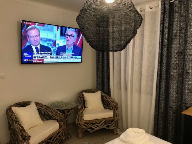 Imagen de la habitación del Hotel H&ocirc;tel Le Neptune en Camargue. Foto 16