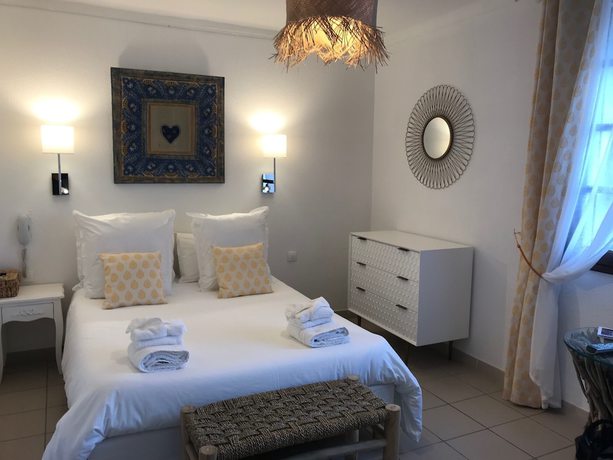 Imagen de la habitación del Hotel H&ocirc;tel Le Neptune en Camargue. Foto 17