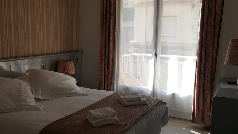 Imagen de la habitación del Hotel H&ocirc;tel Le Palmarium. Foto 9