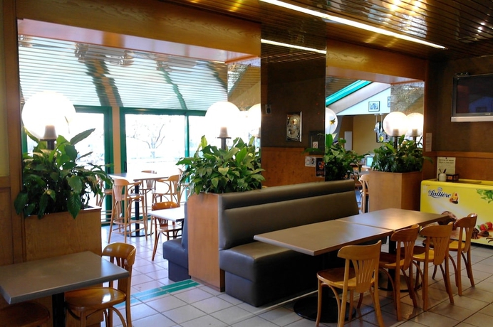 Imagen del bar/restaurante del Hotel H&ocirc;tel Le Palous. Foto 2