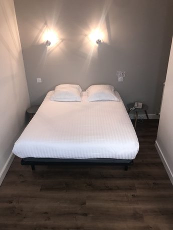 Imagen de la habitación del Hotel H&ocirc;tel Le Petit Billot. Foto 2